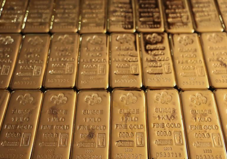 Gold prices extend gains to hit new record on Fed rate cut optimism