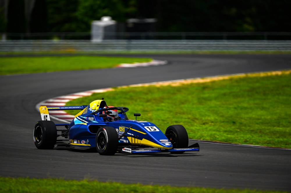 Woods-Toth, Stati, Hauanio grab FR, F4, JS F4 poles at NJMP