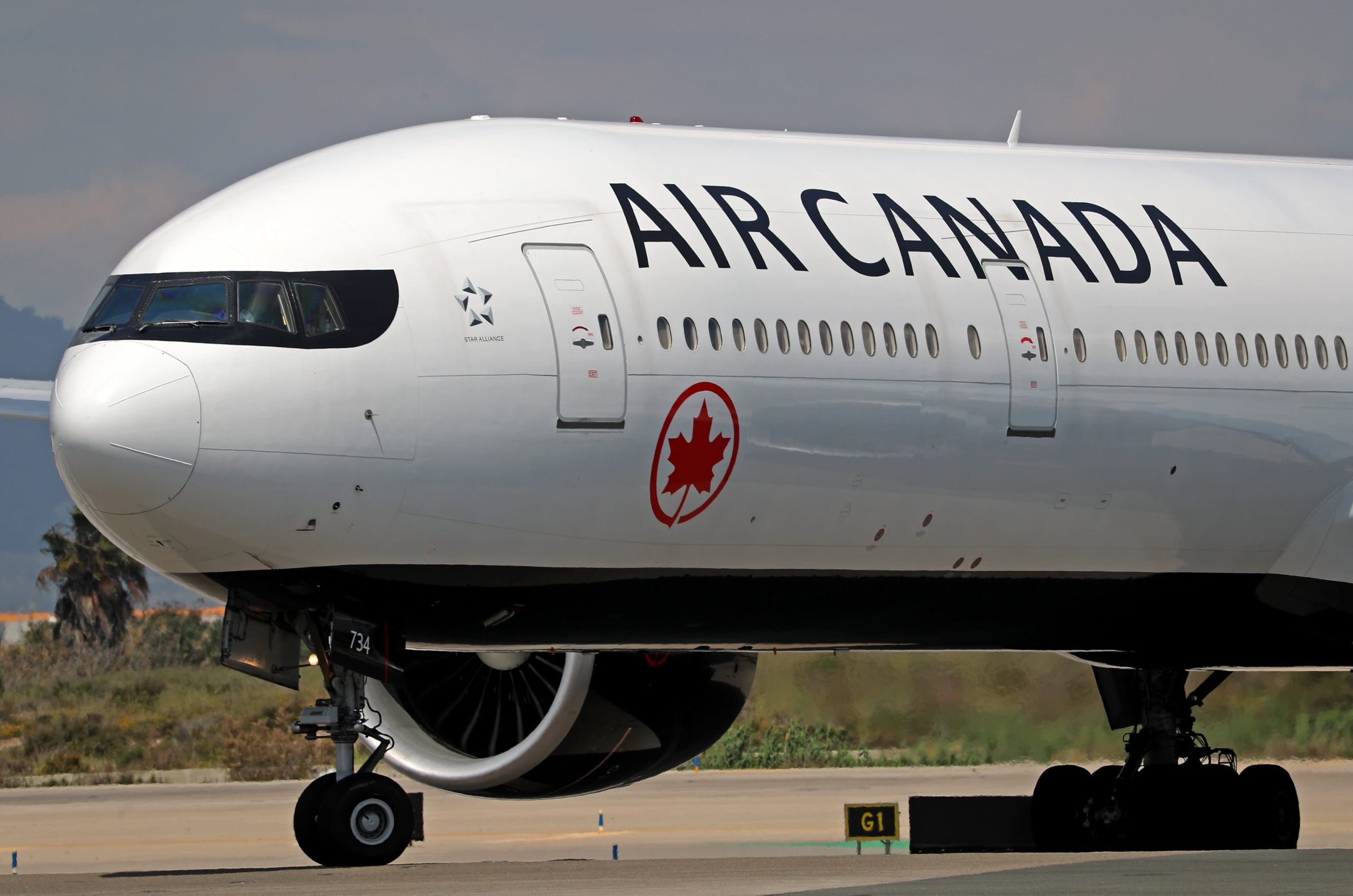 Air Canada reaches last-minute agreement with pilots union, averting strike