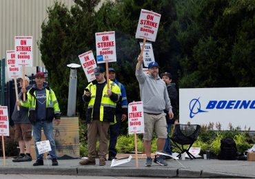 Boeing machinists on picket lines prepare for lengthy strike: 'I can last as long as it takes'