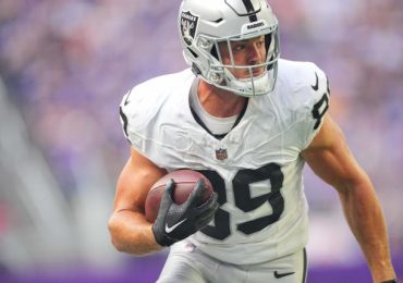 Las Vegas Raiders' Brock Bowers reacts to Rob Gronkowski's high praise