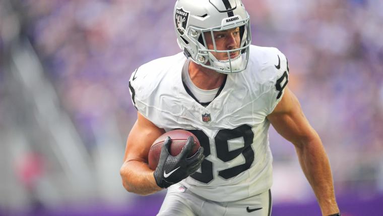 Las Vegas Raiders' Brock Bowers reacts to Rob Gronkowski's high praise