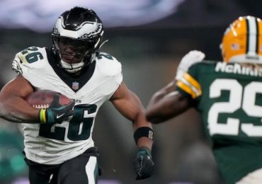 Saquon Barkley stats vs. Packers: Star running back scores three touchdowns in breakout Eagles debut