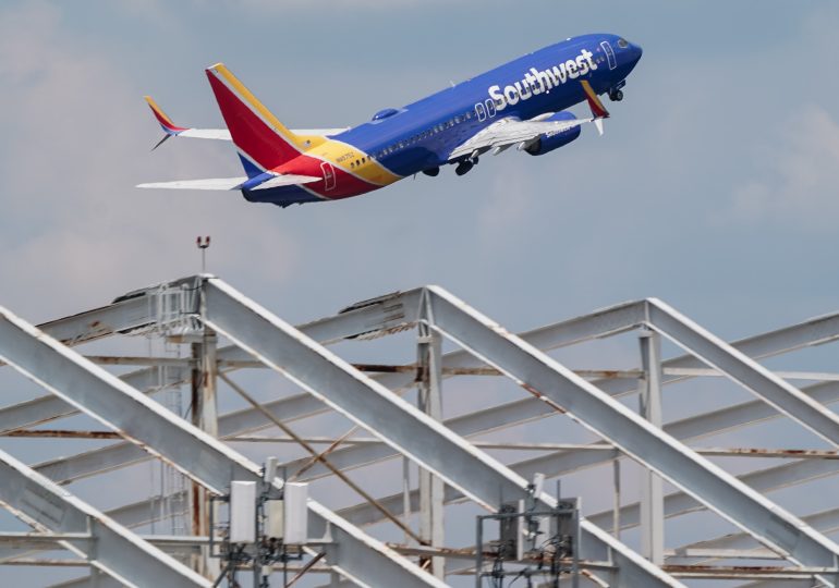 Southwest Airlines profit tops estimates, expects higher revenue in fourth quarter