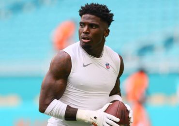 Is Tyreek Hill playing this week? Latest injury news, updates on Dolphins WR for Week 10 vs. Rams