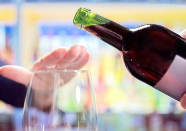 6 tips to reduce alcohol use and cancer risk after surgeon general's warning