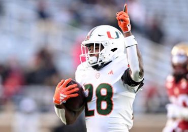 Miami loses player to in-state program in second straight day