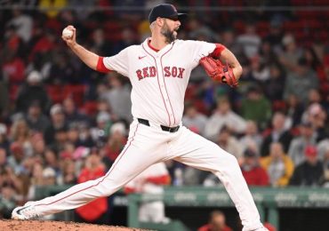 Red Sox lose free agent reliever to AL West team