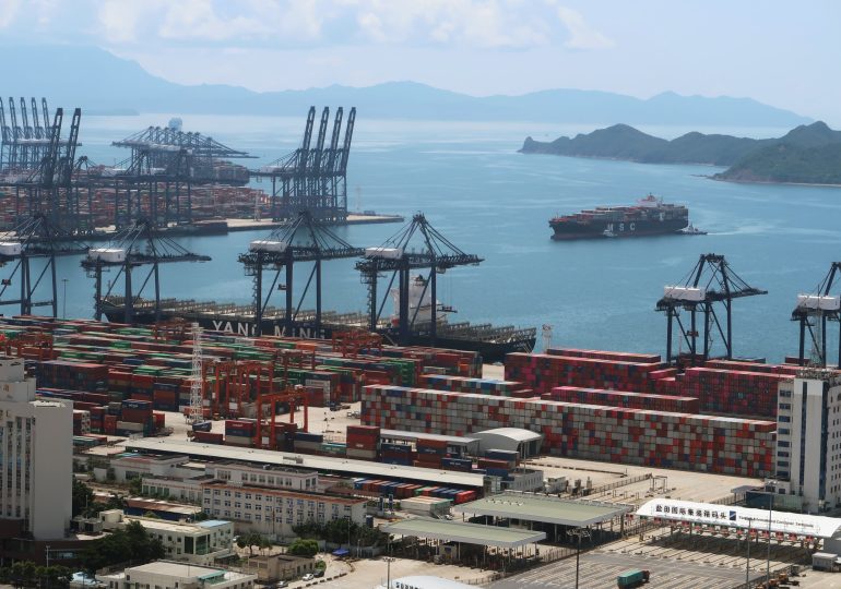 China's exports plunge by 7.5% in May, far more than expected